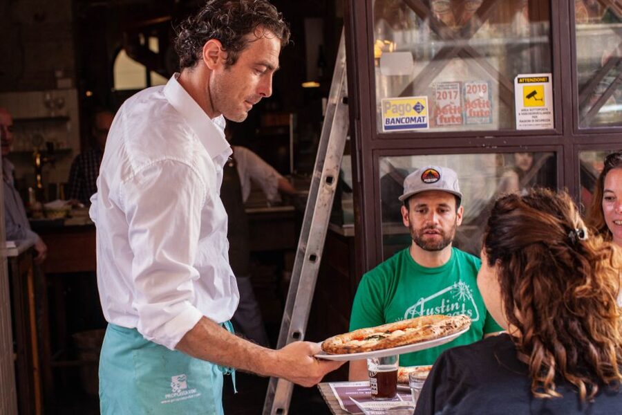 A taste of Napoli: Food Walking Tour with Local Tour Guide - Neapolitan pizza and the pastry stops, why these tastes work so well