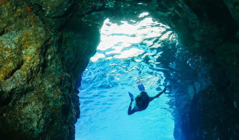 Amalfi Coast: Boat and Snorkeling Tour with Fruit & Drinks - Praiano’s Grotto Moment: Africana Grotto and That Signature Blue Water