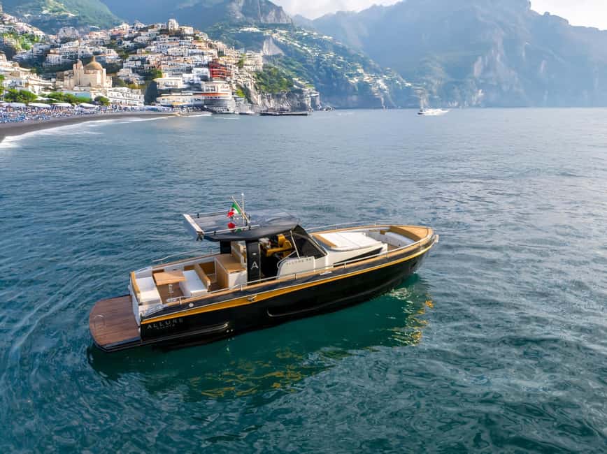 Amalfi Coast: Romantic Sunset Cruise with Music & Cocktails - Music and the Audio System: Making the Sunset Feel Like a Scene