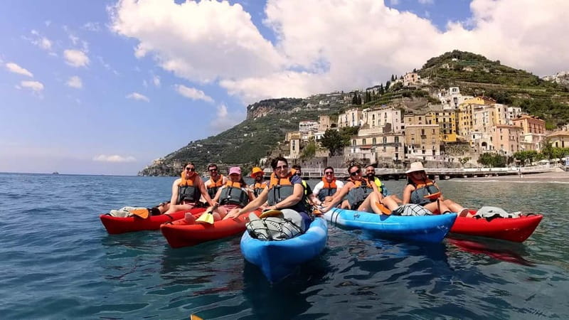 Amalfi: Kayak/Snorkel Tour to Pandora Cave with Lemon Spritz - Entering Grotta Pandora: the cave that feels like a natural stage