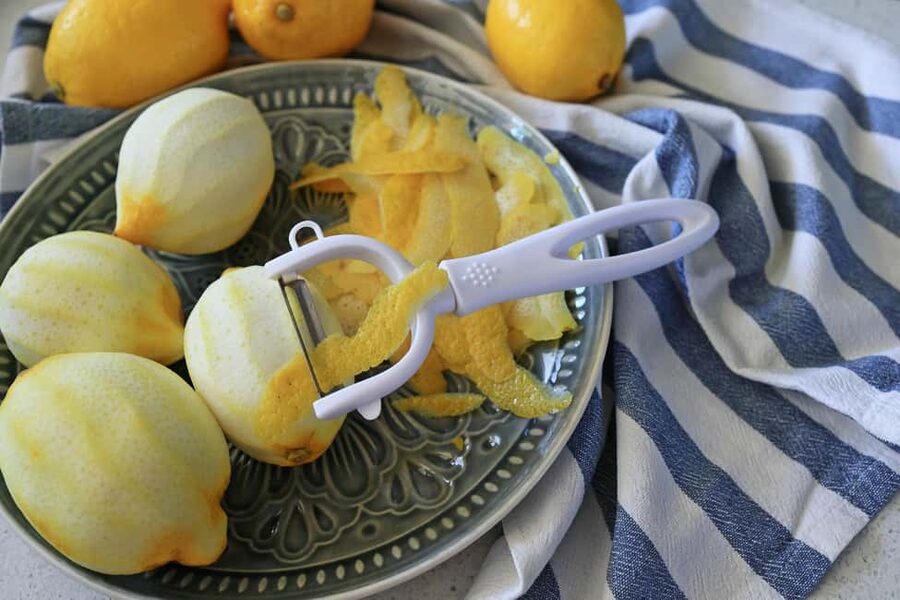 Amalfi: Limoncello Factory Visit with Instructor and Tasting - Taste training: serving temperature and multiple limoncello styles