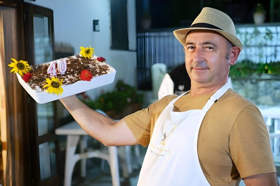 Amalfi: Make tagliatelle, mozzarella and tiramisù - Mozzarella using Bianca’s milk: the farm-to-cheese moment