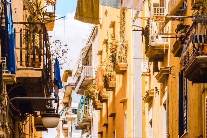 Authentic Naples Food Tour with 8+ Tastings of Pizza, Wine & More - Piazza Bellini aperitivo: the Naples old-town mood, on schedule