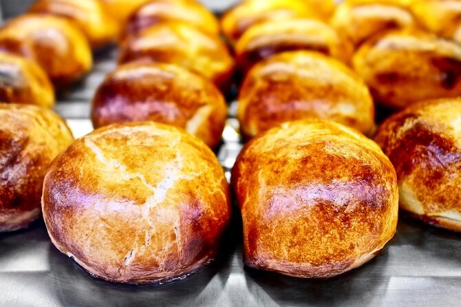 Authentic Naples Food Tour with 8+ Tastings of Pizza, Wine & More - Via dei Tribunali: pizza street energy, with a guided bite