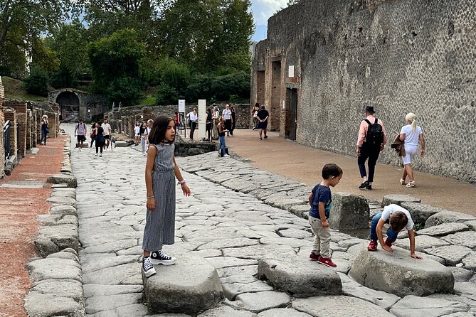 Best Pompeii Private Tour from Naples Port or Hotel Pick Up - The official guide in Pompeii: how the tour time gets used