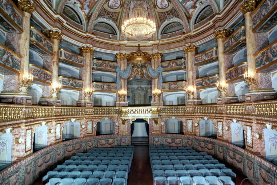 Campania: Royal Palace of Caserta Guided Private Tour - Price and value for a private guided palace visit