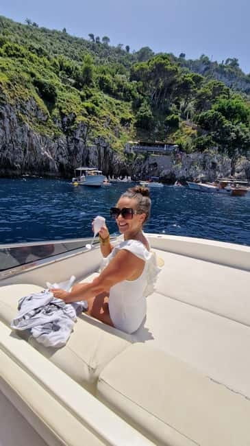 Capri : 2 Hours Private Boat from Capri - Onboard Comfort, Safety, and What Is Provided
