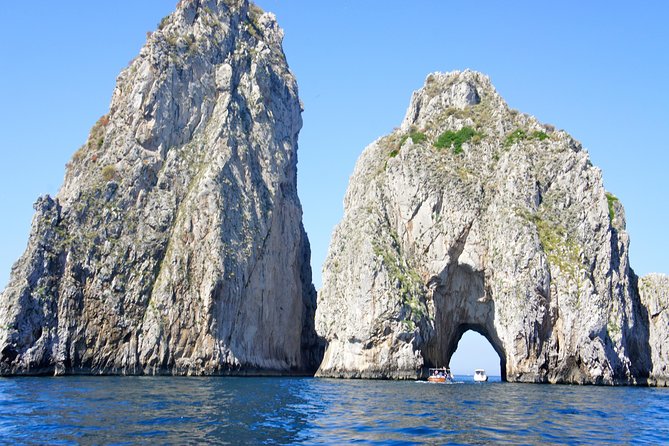 Capri & Blue Grotto Small Group Full-Day Boat Tour from Positano - Capri time: how to use your dock window in a crowd