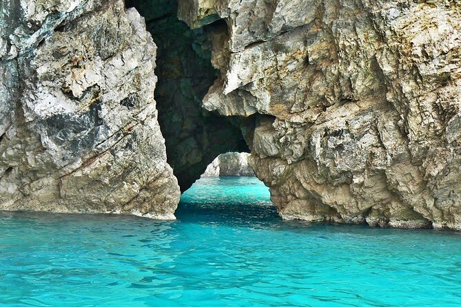 Capri Boat and Walking - The value of Capri Boat and Walking for one day on the island
