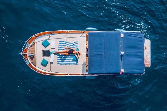 Capri excursion in a private boat - Why this private minicruise fits Capri sightseeing so well