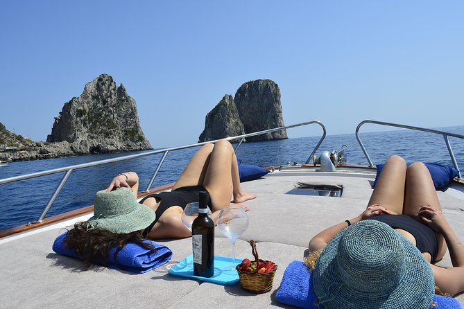 Capri excursion in a private boat - Villa Malaparte and the rock promontory effect