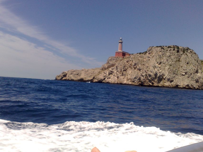 Capri: Private Island Boat Tour with Snorkeling and Swimming - Captains and guides: the difference between facts and fun