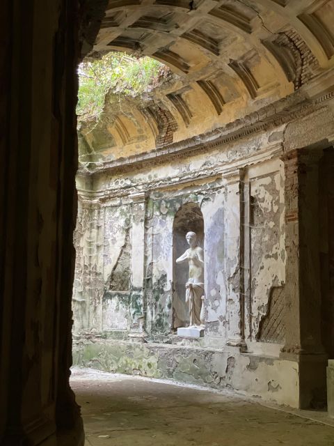 Caserta: Royal Palace of Caserta Ticket and Guided Tour - Luigi Vanvitelli’s architecture: why the palace feels so intentional