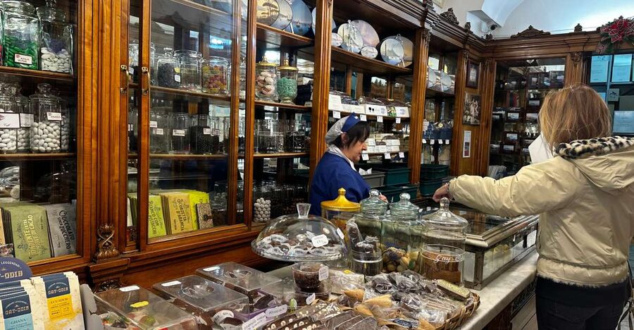 Chocolate and Pastry tasting tour in Napoli Old Town - Naples chocolate and pastry, done right in small doses