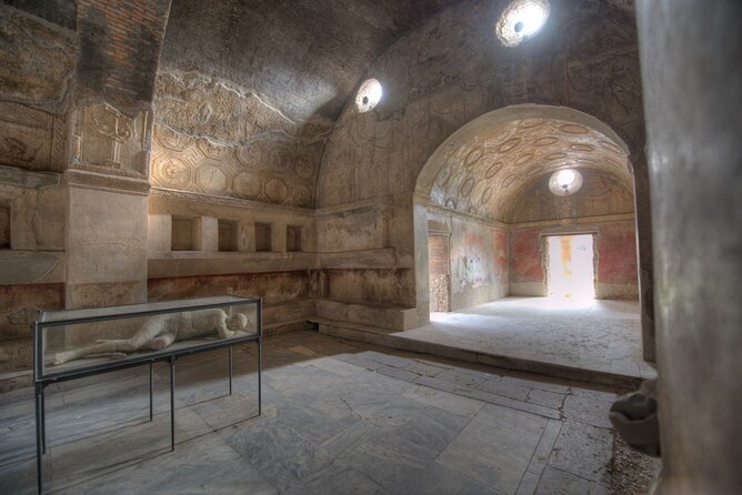 Day Trip of Pompeii, Herculaneum and Vesuvius from Naples - What the Onboard Commentary Adds (and What It Can’t)