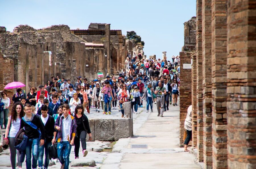 Discover Mt. Vesuvius: Private 3-Hour Tour from Pompeii - The climb: 40 minutes of scenery, plus a 1-kilometer altitude jump