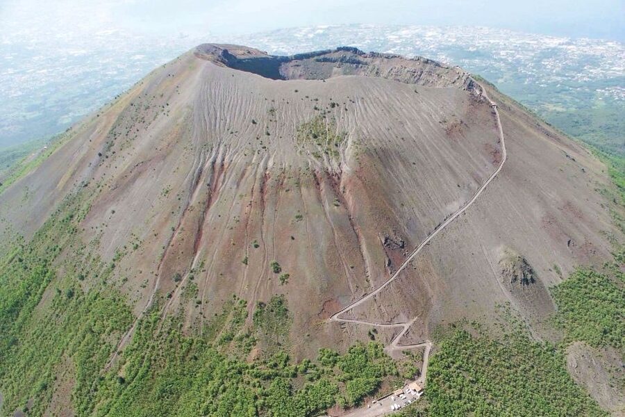 Discover Mt. Vesuvius: Private 3-Hour Tour from Pompeii - Timing, heat, and the walking you should expect on Vesuvius