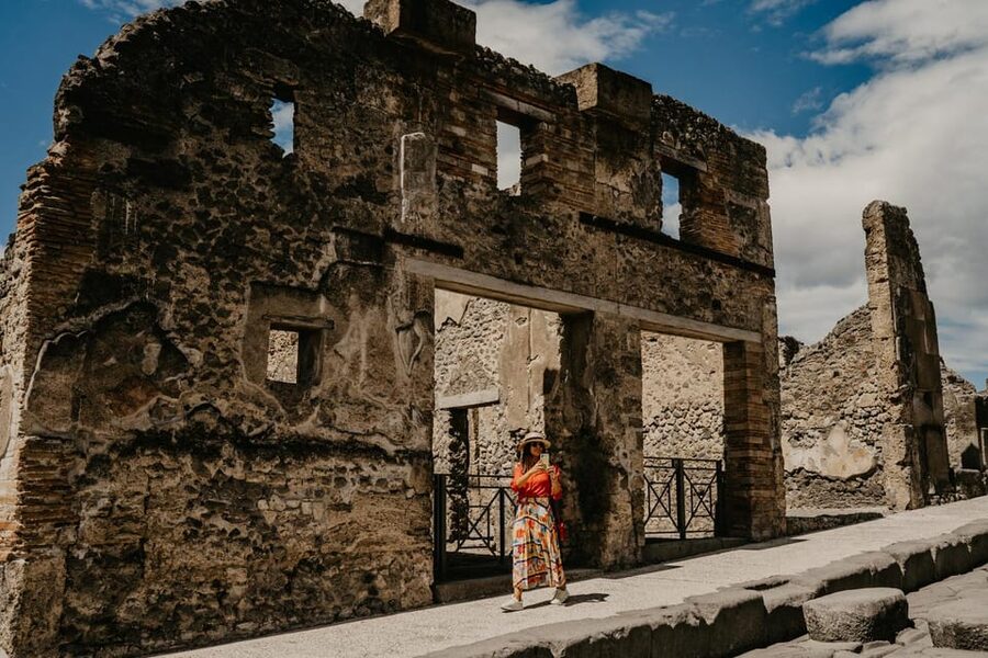 Discover Pompeii: Spanish Walking Tour of the Buried City - The 2-Hour Walking Format That Makes Pompeii Less Overwhelming
