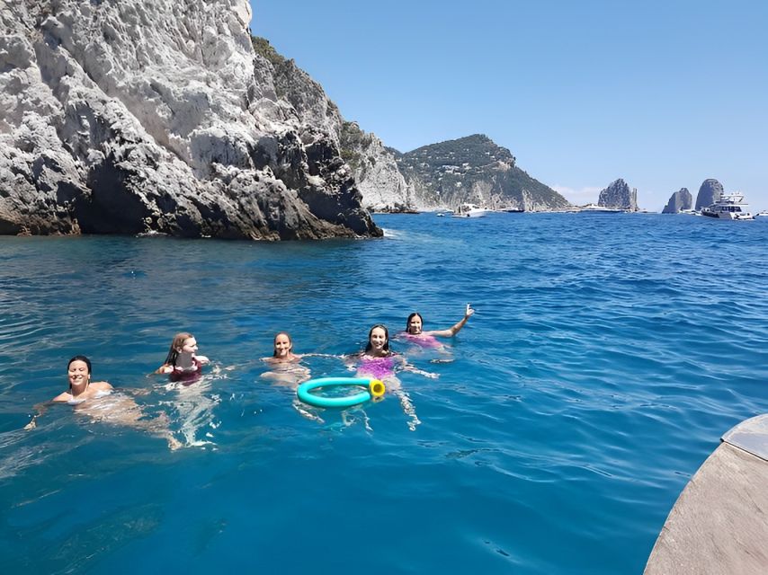 Esperienza Privata a Capri in Barca con Gozzo Classico 3H - Why a private classic gozzo on Capri feels better than a big-boat day