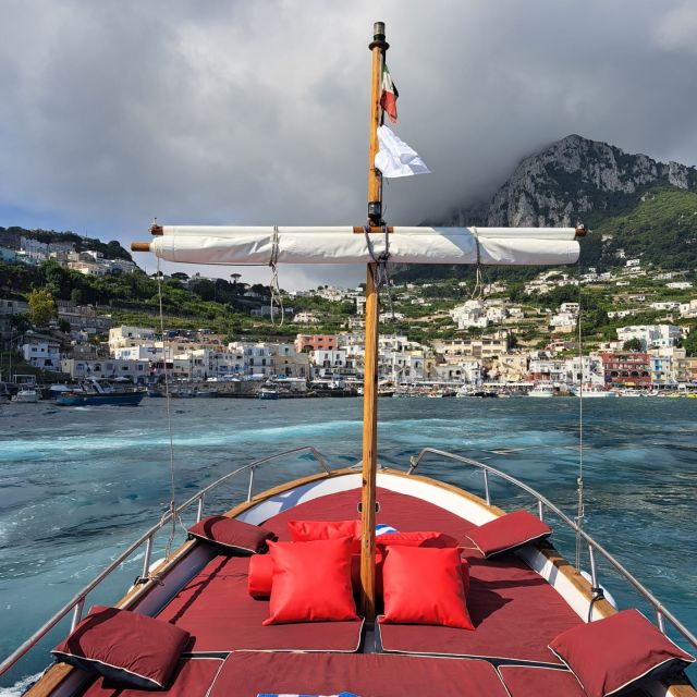 Esperienza Privata a Capri in Barca con Gozzo Classico 3H - What you get on board, from snorkeling masks to music