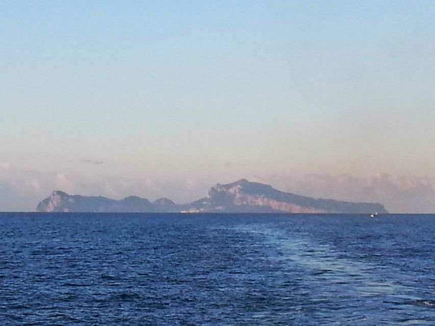 Esperienza Privata a Capri in Barca con Gozzo Classico 3H - Price per group and how to judge value on Capri time