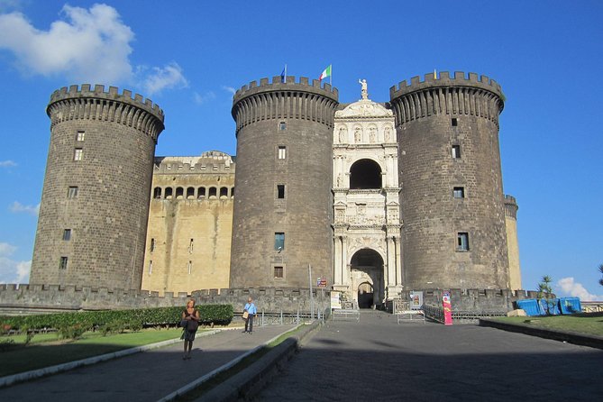 Explore Naples & Pompeii in One Day – Guided Half-Day Tour - The shared coach ride to Pompeii, and the lunch reality