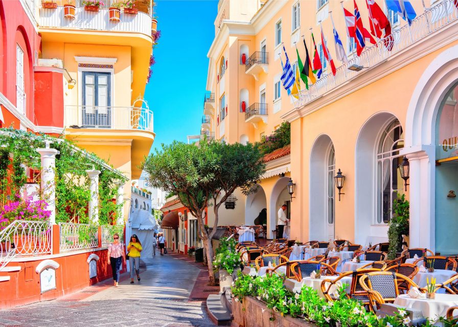 From Amalfi: Li Galli and Capri Islands Boat Tour - 2 hours 30 minutes on Capri: enough time to feel the island