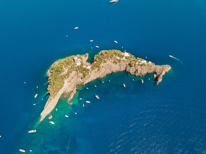From Amalfi: Li Galli and Capri Islands Boat Tour - Morning at Molo Darsena: the day starts fast