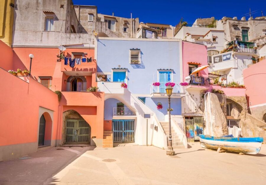 From Ischia: Procida Island Guided Cruise - From Ischia to Procida by boat, the fun is in the timing