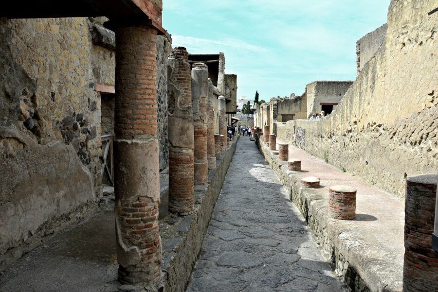 From Naples: 2-Hour Herculaneum Kid-Friendly Tour - Herculaneum as a kid-friendly “Roman town” story