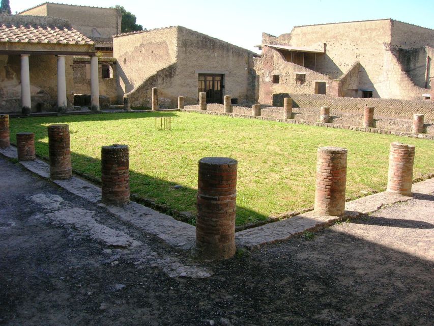 From Naples: 2-Hour Herculaneum Kid-Friendly Tour - Everyday details: from bakery to gym to “how did they live?”