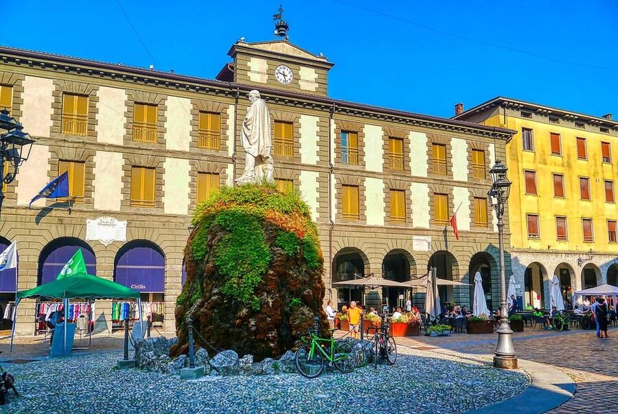 From Naples: bus city tour small group - A 2-hour Naples loop that covers the big sights fast