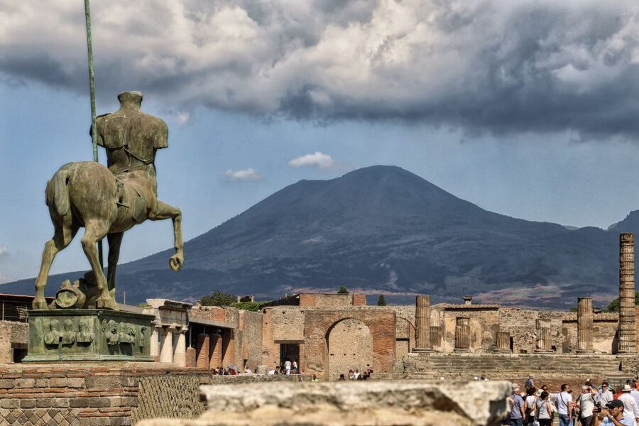From Naples: Guided Pompei & Mount Vesuvius with Pizza Lunch - Lunch at a Wine Producer Setting, Quick Fuel With Real Local Flavor