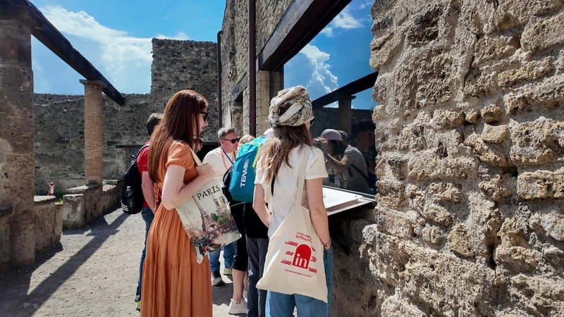 From Naples: Guided tour of Pompeii skip-the-line and round-trip train - The train ride to and from Pompeii, and how to handle crowds