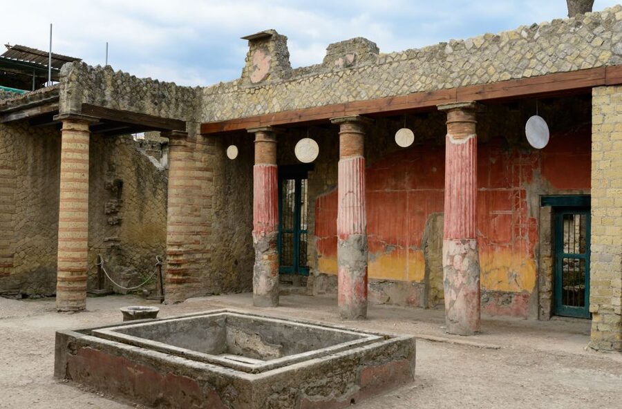 From Naples: Herculaneum Skip-the-Line Guided Tour - How the guided archaeologist format improves your visit