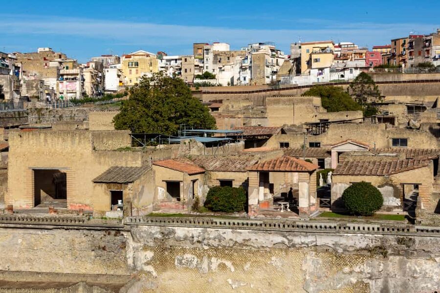 From Naples: Herculaneum Skip-the-Line Guided Tour - What you’ll see at Herculaneum, from House of the Deer to the Baths