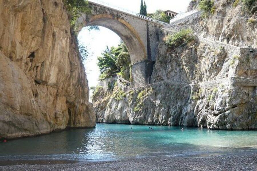 From Naples: Pompeii & Amalfi Coast Full-Day Trip with Lunch - Pompeii beyond the postcard: what to look for as you walk