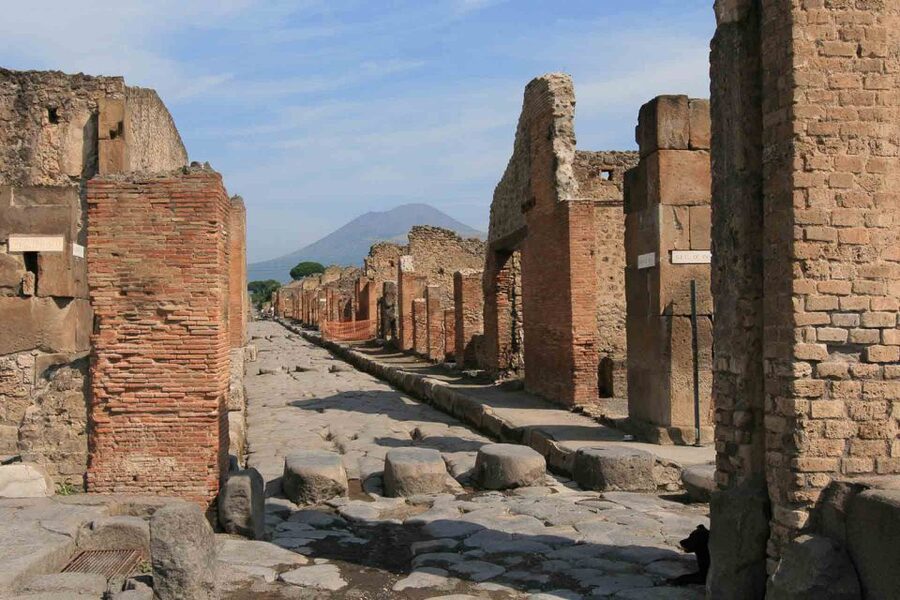 From Naples: Pompeii and Herculaneum Tour with Lunch - From Naples Pickup to Pompeii: How the Day Starts