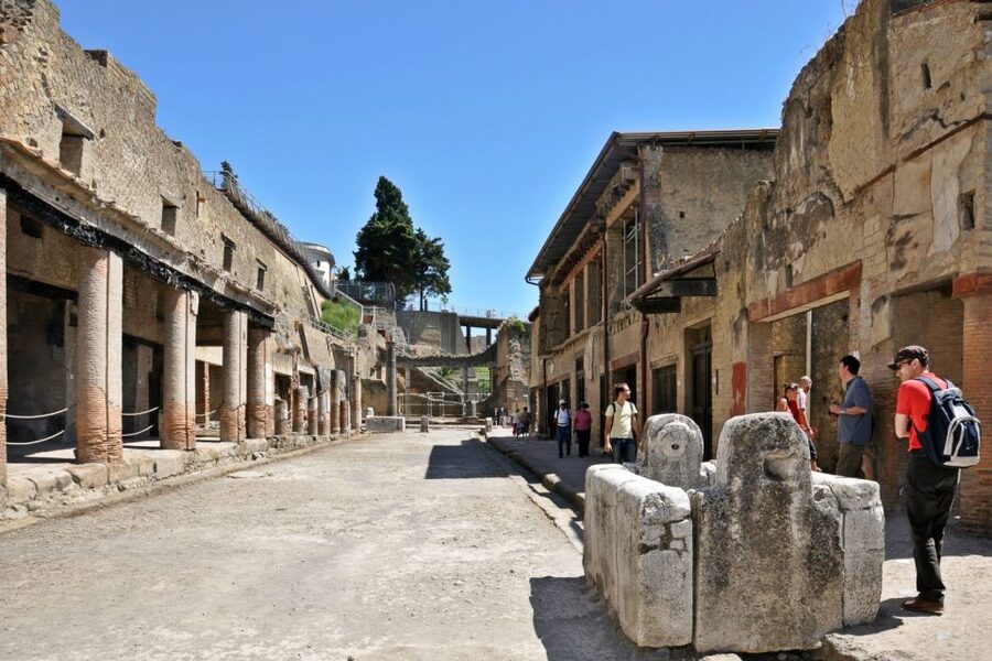 From Naples: Pompeii and Herculaneum Tour with Lunch - Lunch Break in Pompeii: What the So-Called Light Meal Actually Means