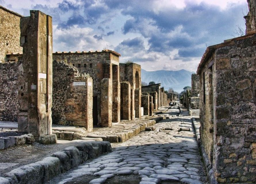 From Naples: Pompeii and Herculaneum VIP Tour with Lunch - Naples to Pompeii: How the Day Actually Moves
