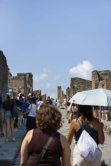 From Naples: Pompeii and Vesuvius Guided Day Trip with Lunch - Vesuvius first, then the view over the Gulf of Naples