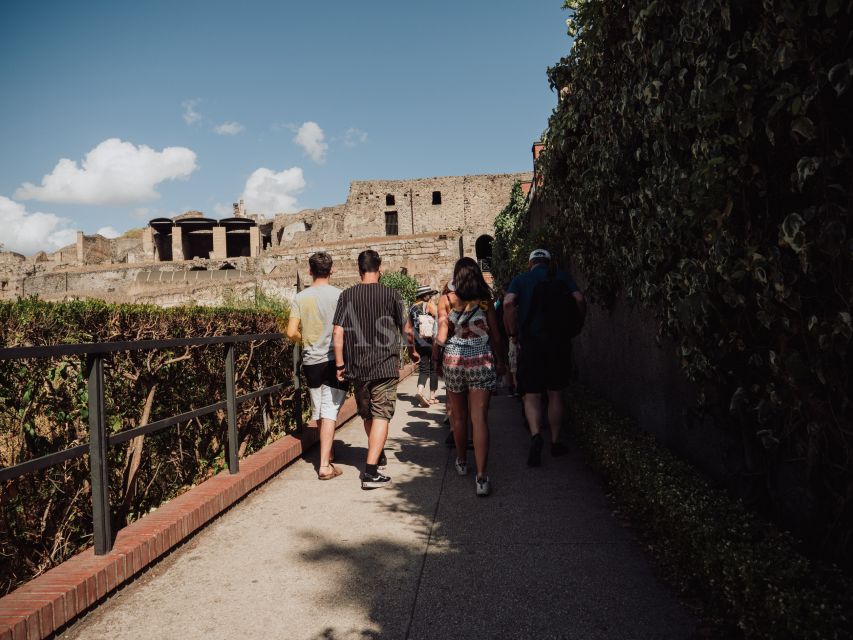 From Naples: Pompeii & Herculaneum with Archaeologist Guide - Herculaneum: the 20-meter mud burial that preserved daily life