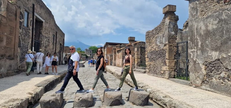 From Naples: Pompeii Private Tour with Transfer and Guide - Private Pace, Photo Breaks, and How to Avoid Getting Stuck