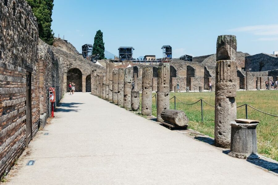 From Naples: Pompeii Ruins & Mount Vesuvius Day Tour - Pompeii and Vesuvius in one day: why it works