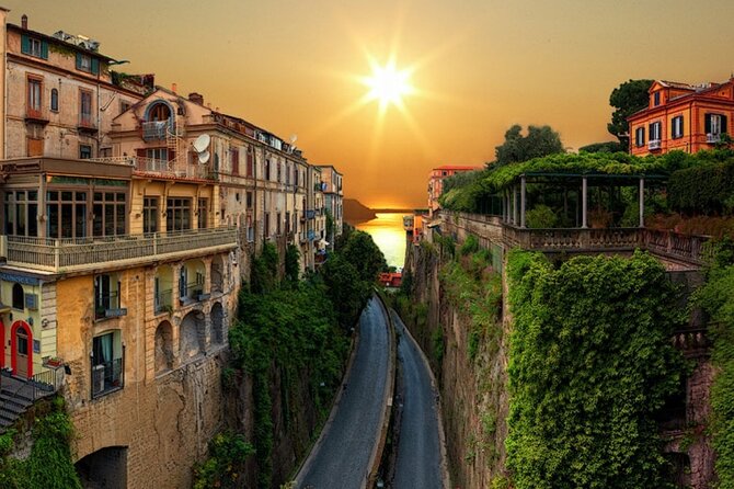 From Naples: Tour of the Amalfi Coast, Sorrento, and Pompeii - Guides and drivers: why the human touch matters here