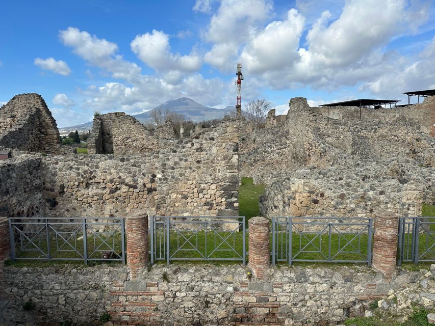 From Pompeii: Vesuvius excursion + Pompeii guided tour - Comfort checklist: what to bring and what to watch for