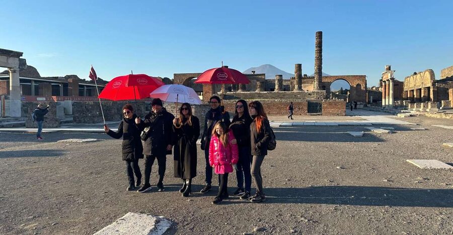 From Positano: Pompeii, Vesuvius, & Wine Tasting with Lunch - Winery lunch and wine tasting, a well-timed finish