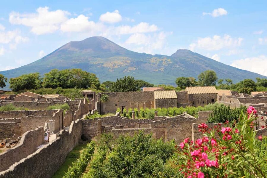 From Salerno_Pompeii Express_bus+ skip the line ticket - Where You Meet: Piazza Vittorio Veneto, 6 and the Banca Generali Stop