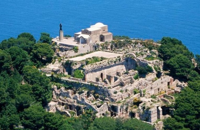 From Sorrento or Naples: Capri Full-Day Private Tour - The Blue Grotto Morning: Sunlight, Boats, and the Most Famous Stop