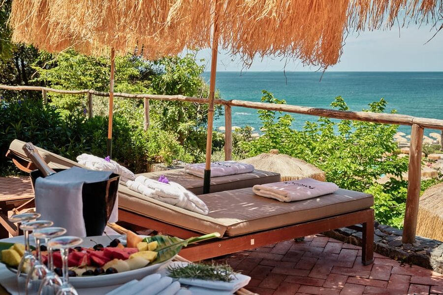 Giardini Poseidon Terme: Dal porto di Napoli - Poseidon Gardens in Forio Bay of Citara: where the day actually happens